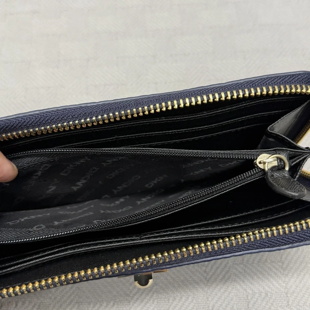 DKNY‎ Wallet Womens One Size Blue Leather Zip Around Logo Credit Card Organizer